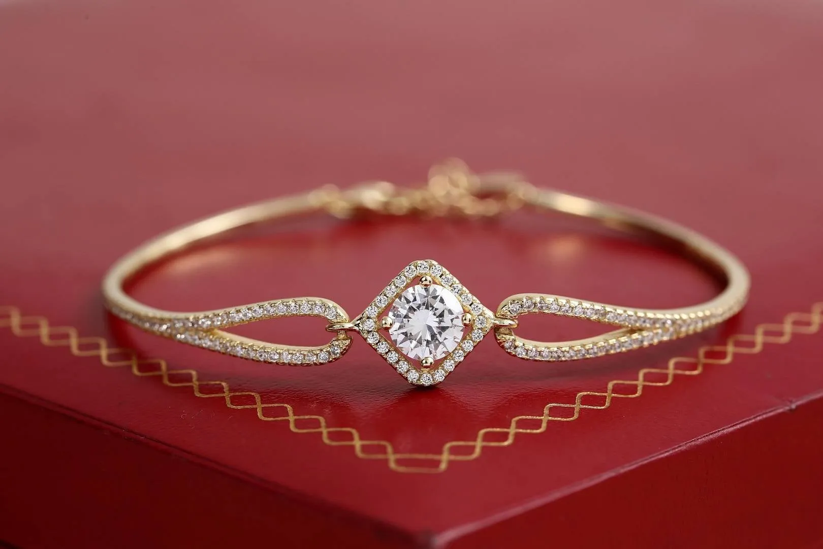Armbandje goud: een subtiel sieraad dat elke dag gedragen kan worden