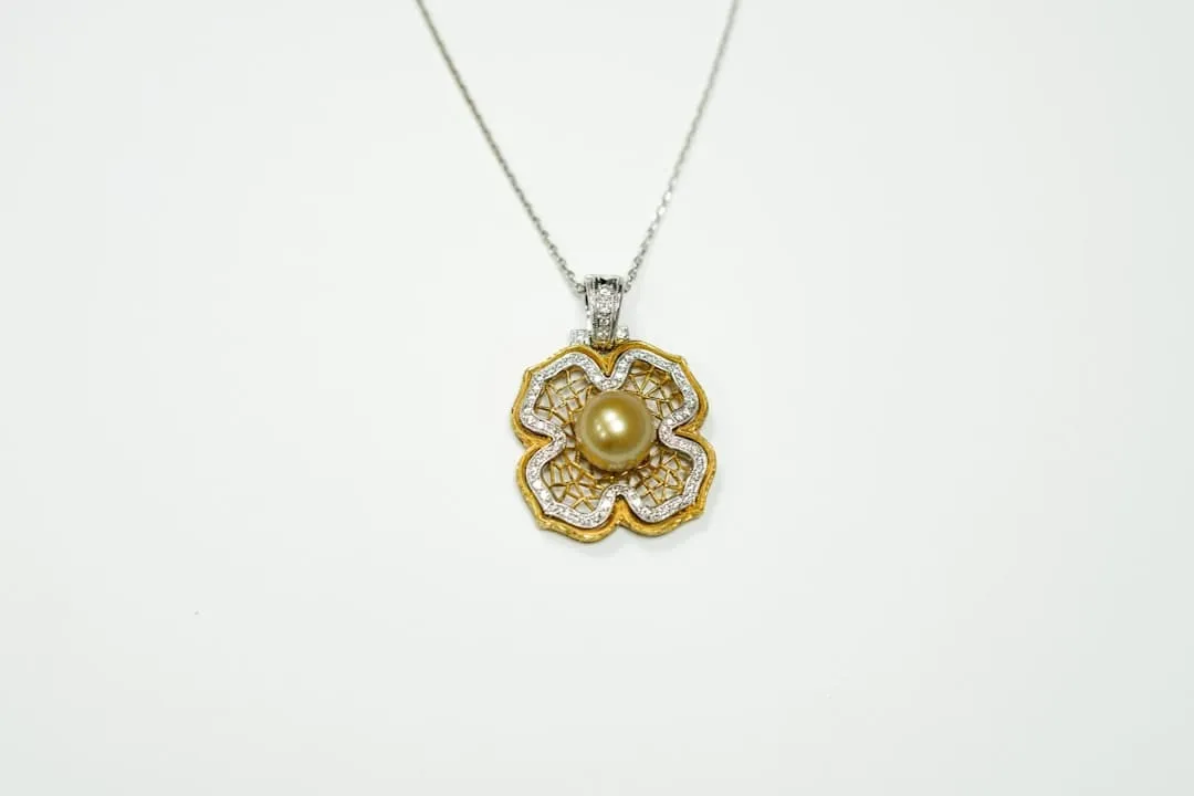 De gouden ketting: een universele accessoire
