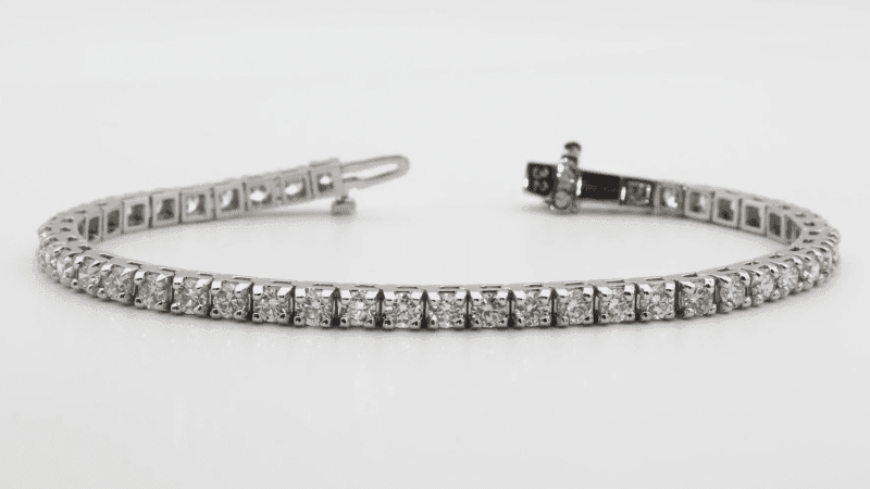 Deze armbanden staan elke vrouw