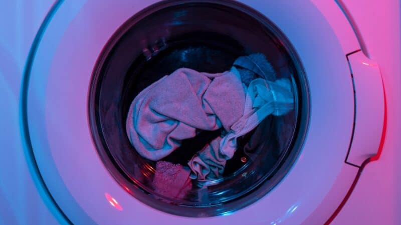 De Ultieme Gids voor Kleding Wassen: Tips en Trics