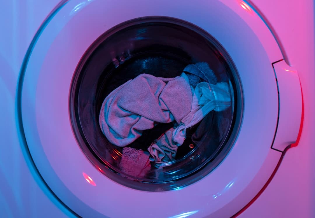 De Ultieme Gids voor Kleding Wassen: Tips en Trics