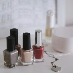 De Wereld van Nagellak: Kleuren, Trends en Tips