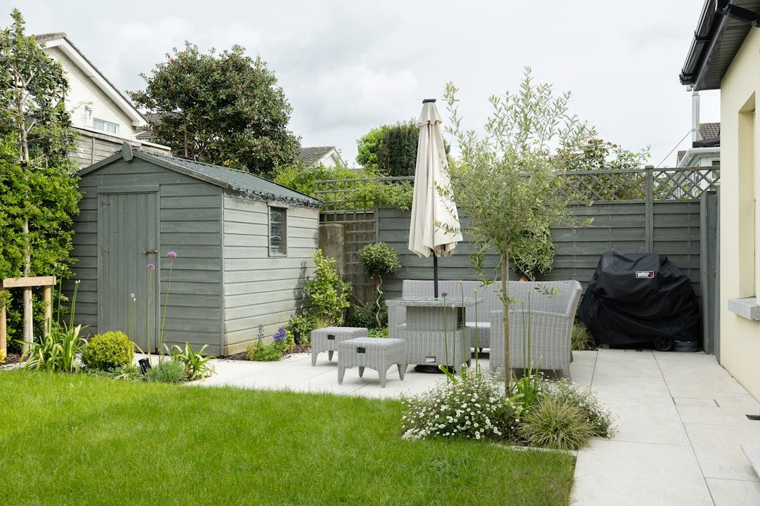 Kun je zelf een afdak maken met golfplaten?